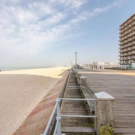 Beachfront Skyline Retreat דירה אוסטנדה