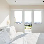 Apartment Beachfront Skyline Retreat