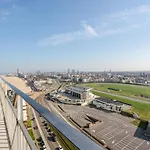 Apartment Beachfront Skyline Retreat