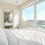 Beachfront Skyline Retreat Διαμέρισμα Οστένδη