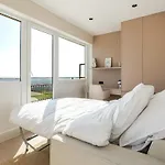 Beachfront Skyline Retreat Διαμέρισμα Οστένδη
