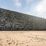 Apartment Beachfront Skyline Retreat *