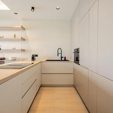 Apartment Beachfront Skyline Retreat